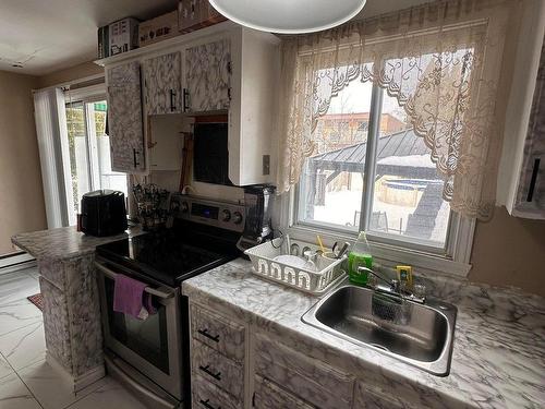 Cuisine - 4933 Av. Lebrun, Montréal (Mercier/Hochelaga-Maisonneuve), QC - Indoor Photo Showing Kitchen With Double Sink