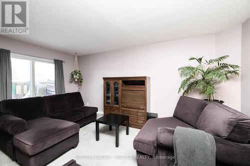 193 Deveron Crescent, London, ON - Indoor Photo Showing Living Room