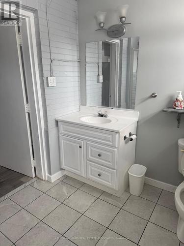 967 Barton Street, Hamilton, ON - Indoor Photo Showing Bathroom