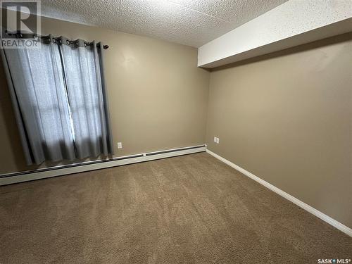 208 825 5Th Street Ne, Weyburn, SK - Indoor Photo Showing Other Room