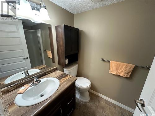 208 825 5Th Street Ne, Weyburn, SK - Indoor Photo Showing Bathroom