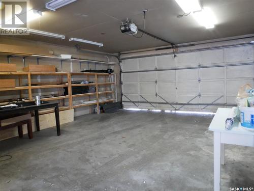 316 32Nd Street W, Saskatoon, SK - Indoor Photo Showing Garage