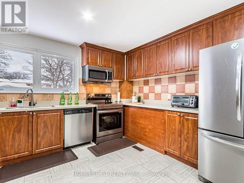 5510 Schueller Crescent, Burlington, ON - Indoor Photo Showing Kitchen