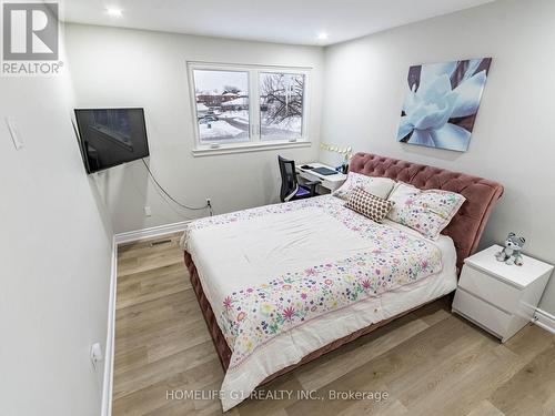 5510 Schueller Crescent, Burlington, ON - Indoor Photo Showing Bedroom