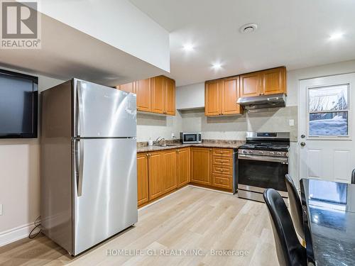 5510 Schueller Crescent, Burlington, ON - Indoor Photo Showing Kitchen