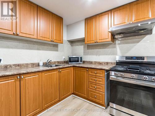 5510 Schueller Crescent, Burlington, ON - Indoor Photo Showing Kitchen