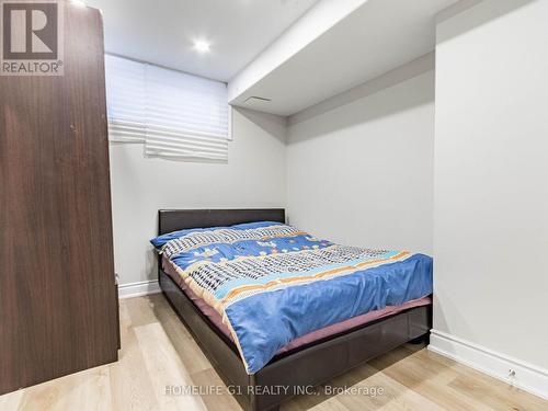 5510 Schueller Crescent, Burlington, ON - Indoor Photo Showing Bedroom