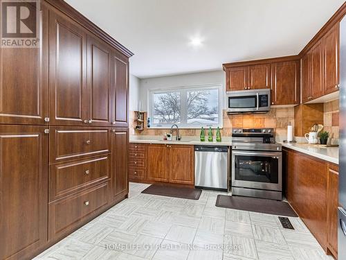 5510 Schueller Crescent, Burlington, ON - Indoor Photo Showing Kitchen