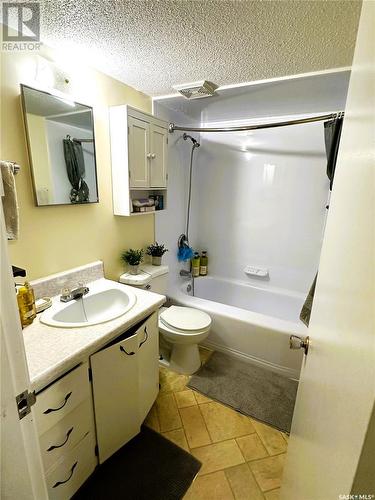 19 26 Shaw Street, Regina, SK - Indoor Photo Showing Bathroom