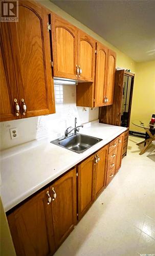 19 26 Shaw Street, Regina, SK - Indoor Photo Showing Kitchen With Double Sink