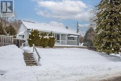 18 MARION CRESCENT  Hamilton, ON L9H 1J1