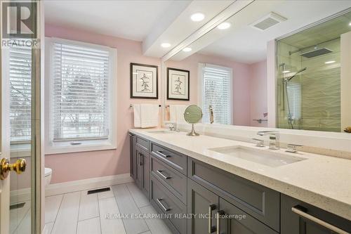 Main Bath - Renovated - 300 Shoreview Road, Burlington, ON - Indoor Photo Showing Bathroom