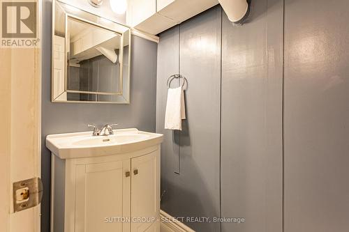 1286 Springbank Avenue, London, ON - Indoor Photo Showing Bathroom