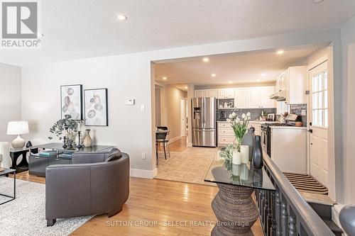 1286 Springbank Avenue, London, ON - Indoor Photo Showing Living Room