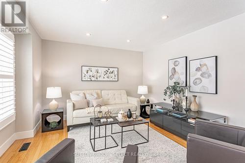 1286 Springbank Avenue, London, ON - Indoor Photo Showing Living Room