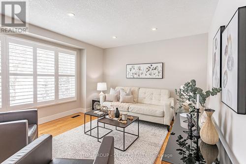 1286 Springbank Avenue, London, ON - Indoor Photo Showing Living Room