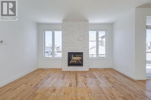 725 Apricot Drive, London, ON - Indoor Photo Showing Living Room With Fireplace