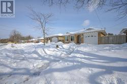 105 LAVINA CRESCENT  Hamilton, ON L9C 5S8