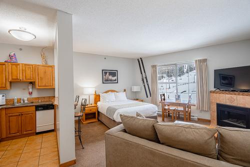 408-3160 Creekside Way, Sun Peaks, BC - Indoor With Fireplace