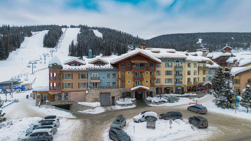 408-3160 Creekside Way, Sun Peaks, BC - Outdoor With Facade