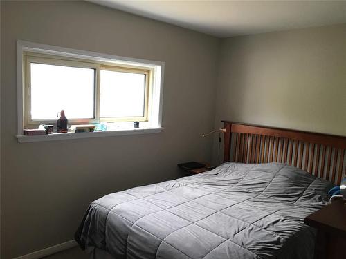 986 Archibald Street, Winnipeg, MB - Indoor Photo Showing Bedroom