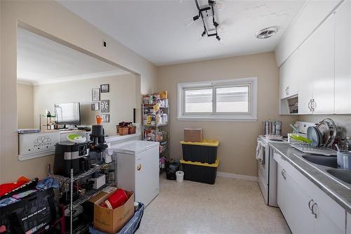 986 Archibald Street, Winnipeg, MB - Indoor Photo Showing Laundry Room