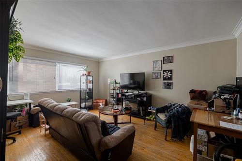 986 Archibald Street, Winnipeg, MB - Indoor Photo Showing Living Room