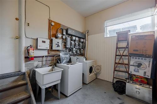 986 Archibald Street, Winnipeg, MB - Indoor Photo Showing Laundry Room