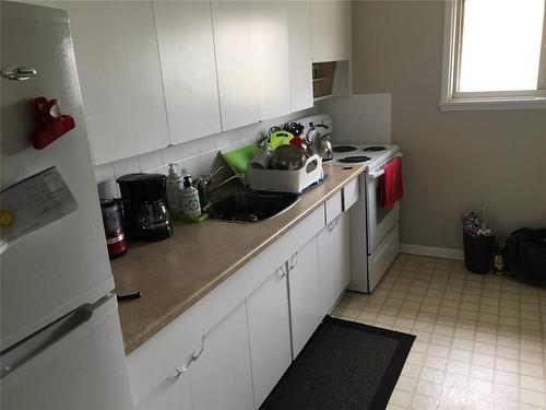 986 Archibald Street, Winnipeg, MB - Indoor Photo Showing Kitchen