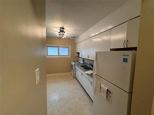 986 Archibald Street, Winnipeg, MB - Indoor Photo Showing Kitchen