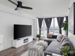 909-880 Dundas Street W Mississauga, ON L5C 4H3