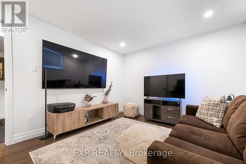 204 Avro Circle, Ottawa, ON - Indoor Photo Showing Living Room