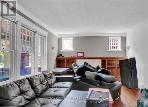 883 Waterloo Street, London, ON - Indoor Photo Showing Living Room