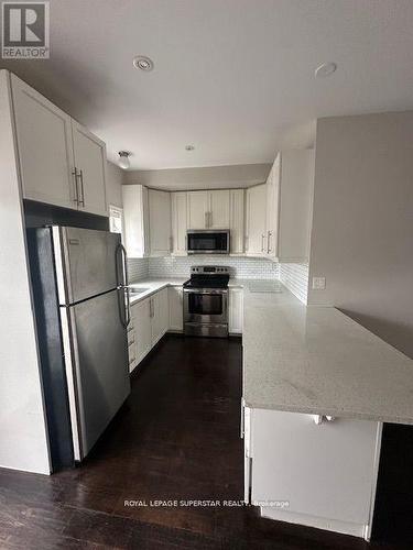 5 Oxfordshire Lane, Kitchener, ON - Indoor Photo Showing Kitchen