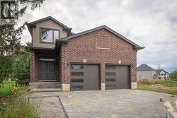 3465 ORIOLE CIRCLE E  London, ON N6N 1K6