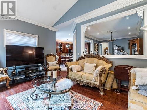 5224 Churchill Meadows Boulevard, Mississauga, ON - Indoor Photo Showing Living Room