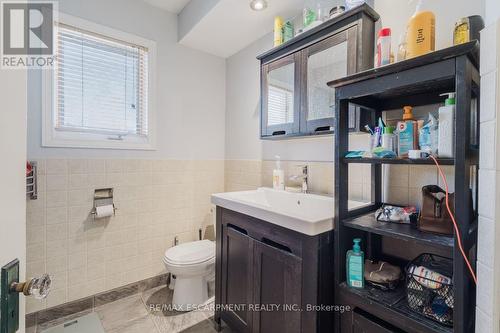 84 South Oval, Hamilton, ON - Indoor Photo Showing Bathroom