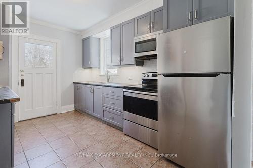 84 South Oval, Hamilton, ON - Indoor Photo Showing Kitchen