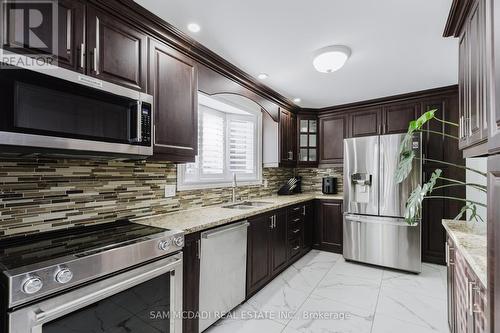 3328 Chokecherry Crescent, Mississauga, ON - Indoor Photo Showing Kitchen With Stainless Steel Kitchen With Double Sink