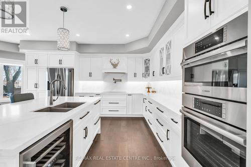 4397 Latimer Crescent, Burlington, ON - Indoor Photo Showing Kitchen With Double Sink With Upgraded Kitchen