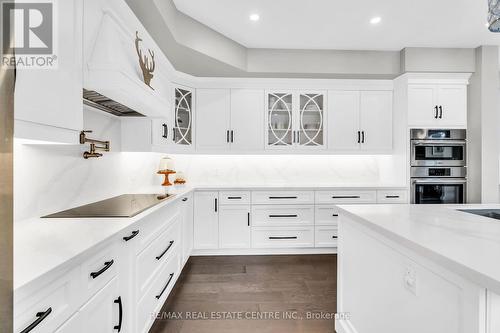 4397 Latimer Crescent, Burlington, ON - Indoor Photo Showing Kitchen With Upgraded Kitchen