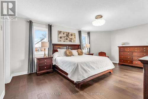 4397 Latimer Crescent, Burlington, ON - Indoor Photo Showing Bedroom