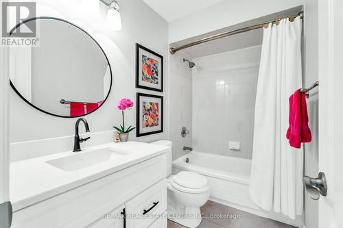 4397 Latimer Crescent, Burlington, ON - Indoor Photo Showing Bathroom