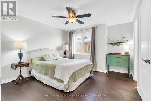 4397 Latimer Crescent, Burlington, ON - Indoor Photo Showing Bedroom