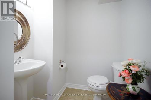 4397 Latimer Crescent, Burlington, ON - Indoor Photo Showing Bathroom