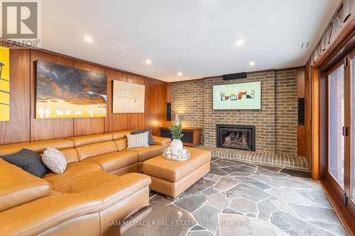 1691 Sunnycove Drive, Mississauga, ON - Indoor Photo Showing Living Room With Fireplace