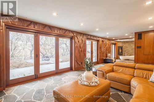 1691 Sunnycove Drive, Mississauga, ON - Indoor Photo Showing Living Room