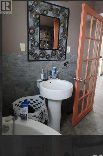121 Bush Avenue, Canora, SK - Indoor Photo Showing Bathroom