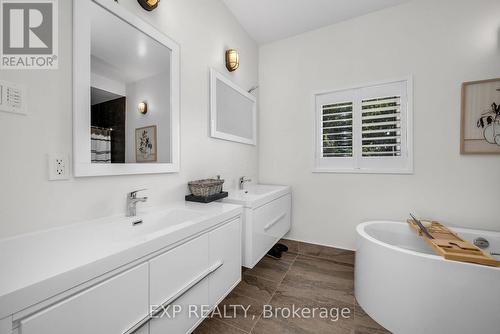 303 Lanark Avenue, Ottawa, ON - Indoor Photo Showing Bathroom