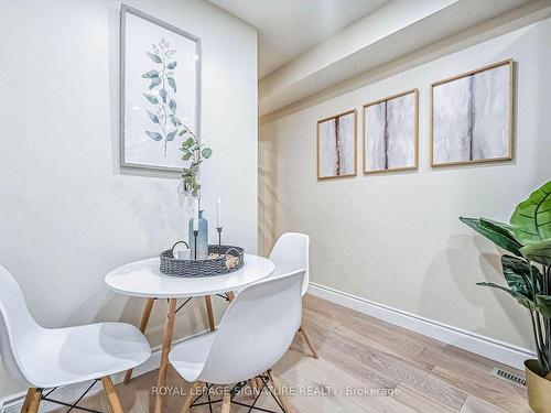 554 Galaxy Crt, Mississauga, ON - Indoor Photo Showing Dining Room